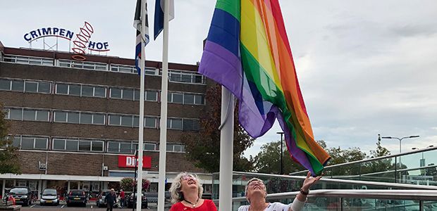 https://krimpenaandenijssel.vvd.nl/nieuws/32048/krimpen-aan-den-ijssel-voegt-daad-bij-het-woord-en-hijst-regenboogvlag