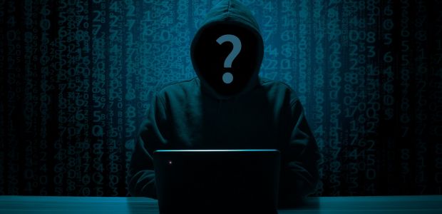 https://ridderkerk.vvd.nl/nieuws/55052/anoniem persoon in donkere kleding achter laptop