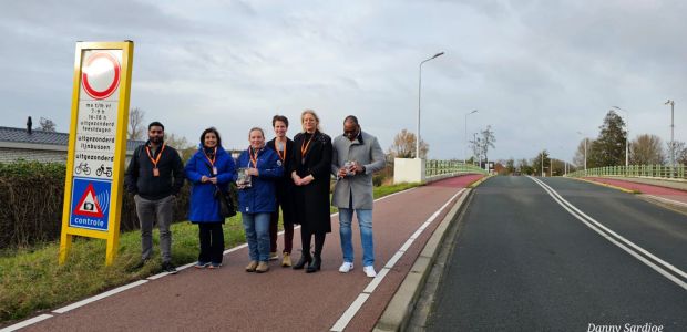 https://zaanstad.vvd.nl/nieuws/55152/busbrug-nog-steeds-niet-open-maar-wij-blijven-strijden-voor-westerwatering