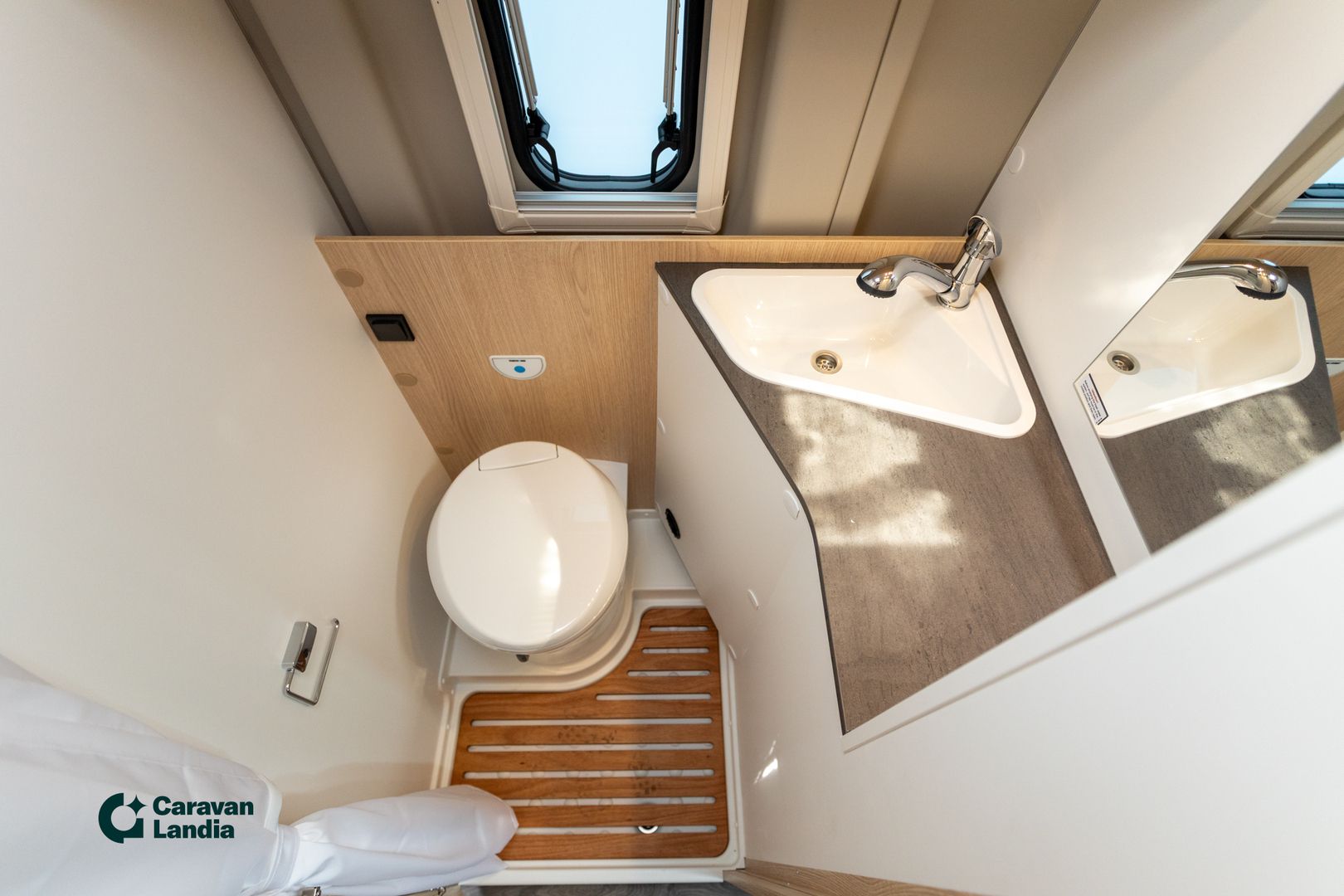 Kuva 15, Sunlight Cliff 640 Adventure 2.2 Mjet 140 hv ** TULOSSA, AUTOMAATTI, ADVENTURE-VARUSTEET **