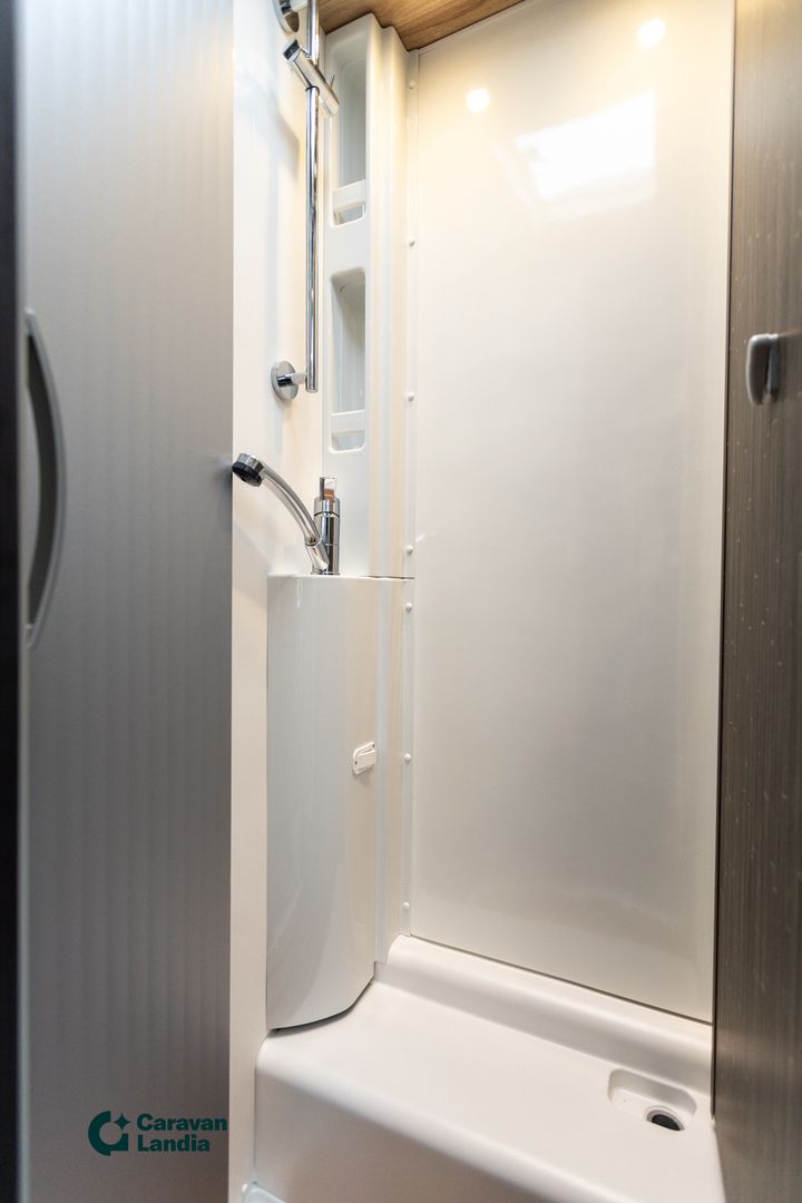 Hymer Exis-i 474 2.2 Mjet 140hv ** ALENSIMME HINTAA 10.000€, HETI TOIMITUKSEEN, ERILLISVUOTEET, AUTOMAATTI, TRUMA-SÄHKÖPATRUUNA, HUBBET **, kuva 24