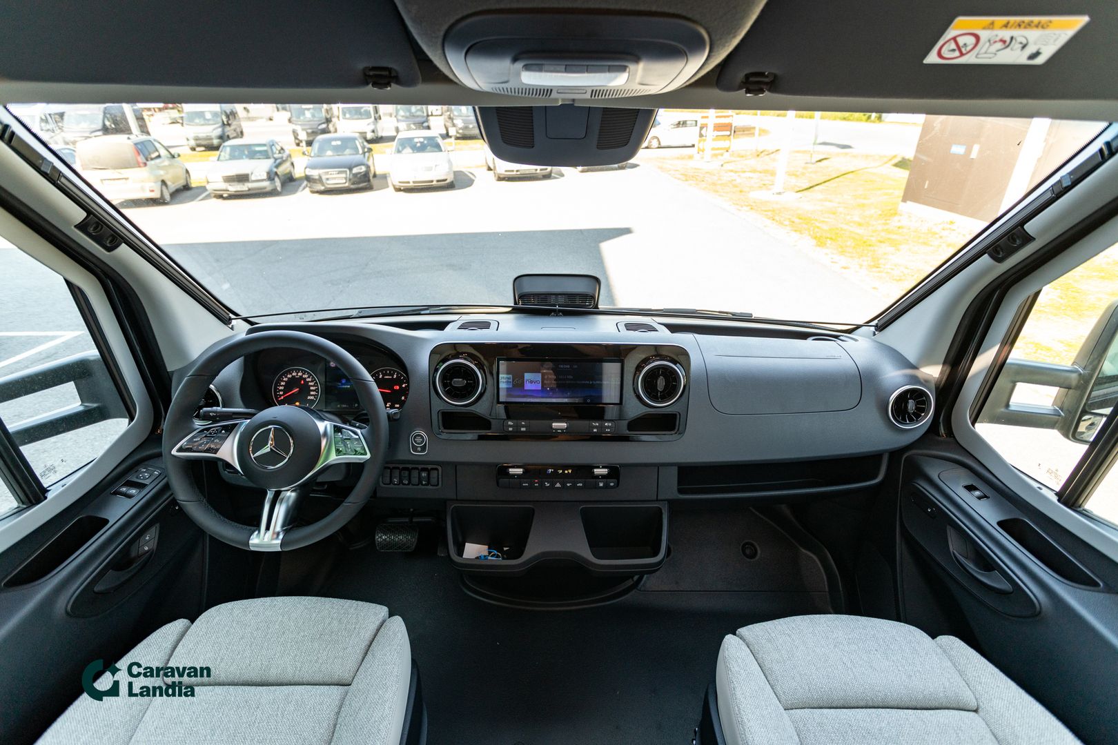 Kuva 8, Hymer B-ModernComfort T 690 Blackline 417 CDI 170hv ** AUTOMAATTI, ALDE (KAASU/SÄHKÖ), SAAREKEVUODE **