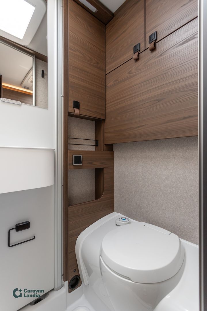 Kuva 12, Hymer ML-T 570 419 CDI 190hv ** HETI TOIMITUKSEEN, AUTOMAATTI, ERILLISVUOTEET, NELIVETO **