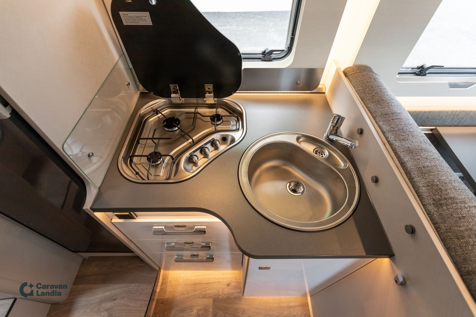 Hymer Tramp S 585 417 CDI 170 hv ** HETI TOIMITUKSEEN,TRUMA-DIESEL, HUBBET, ERILLISVUOTEET **, kuva 10