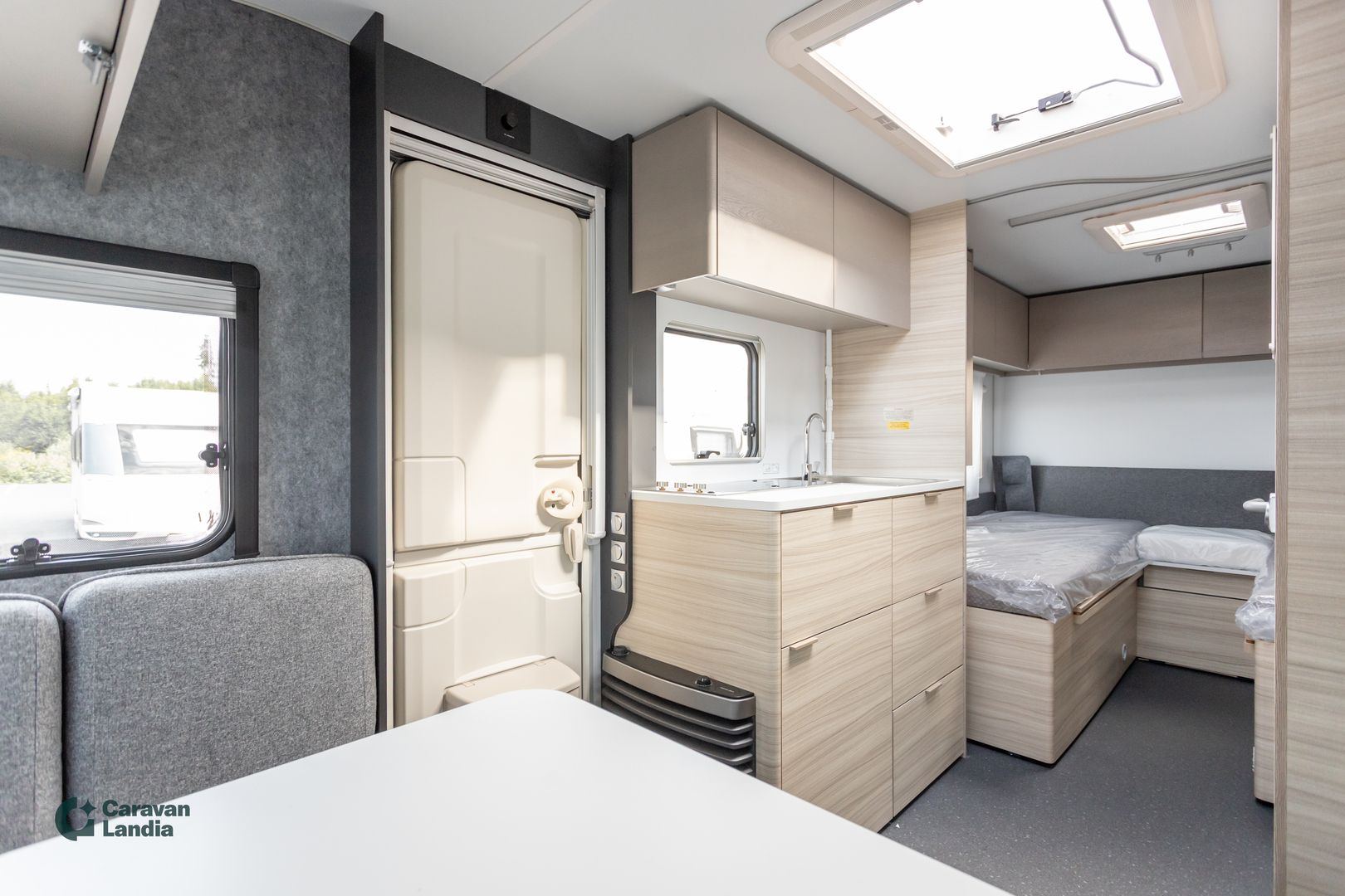 Kuva 7, Adria Altea 502 UL ** HETI TOIMITUKSEEN, PLUSPAKETTI, TRUMA, LATTIALÄMMITYS**