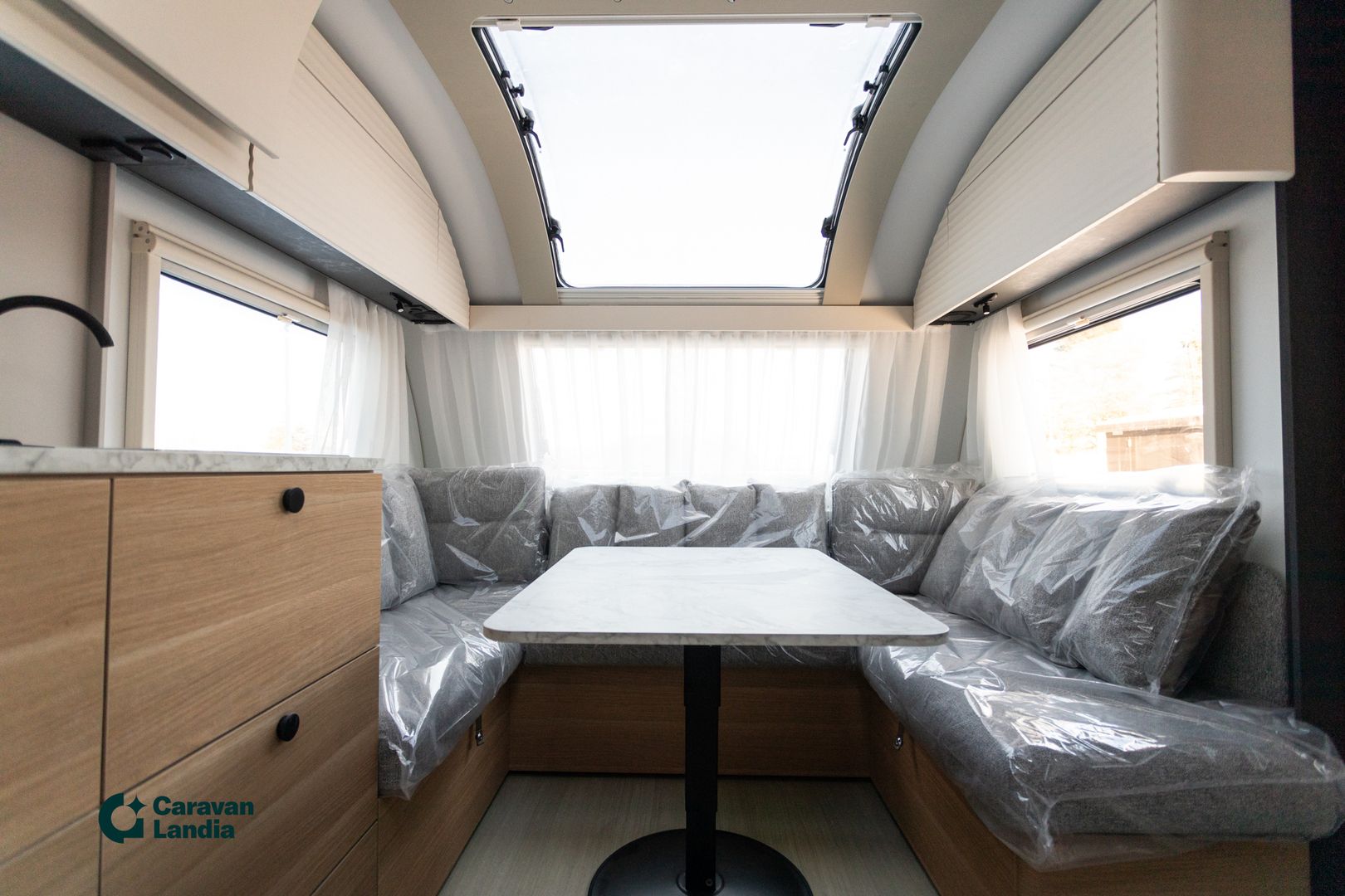 Kuva 10, Adria Adora 613 UT ** HETI TOIMITUKSEEN, PLUSPAKETTI, ALDE, LATTIALÄMMITYS **