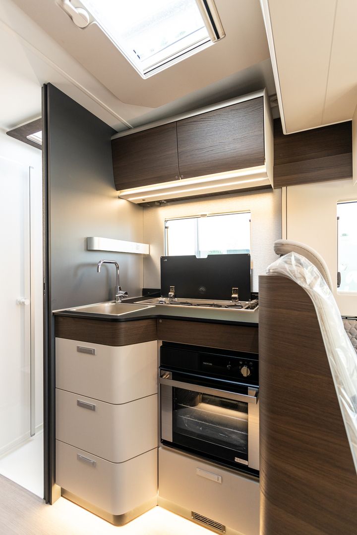 Adria Matrix Supreme 670 SL C-edition 2.2 Mjet 140 hv ** HETI TOIMITUKSEEN, C-EDITION ERIKOISMALLI, AUTOMAATTI, ALDE **, kuva 14