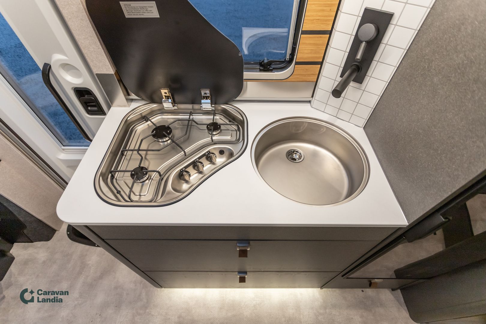 Hymer ML-T 570 Cross Over 419 CDI 190 hv ** HETI TOIMITUKSEEN, AUTOMAATTI, ERILLISVUOTEET, NELIVETO **, kuva 10