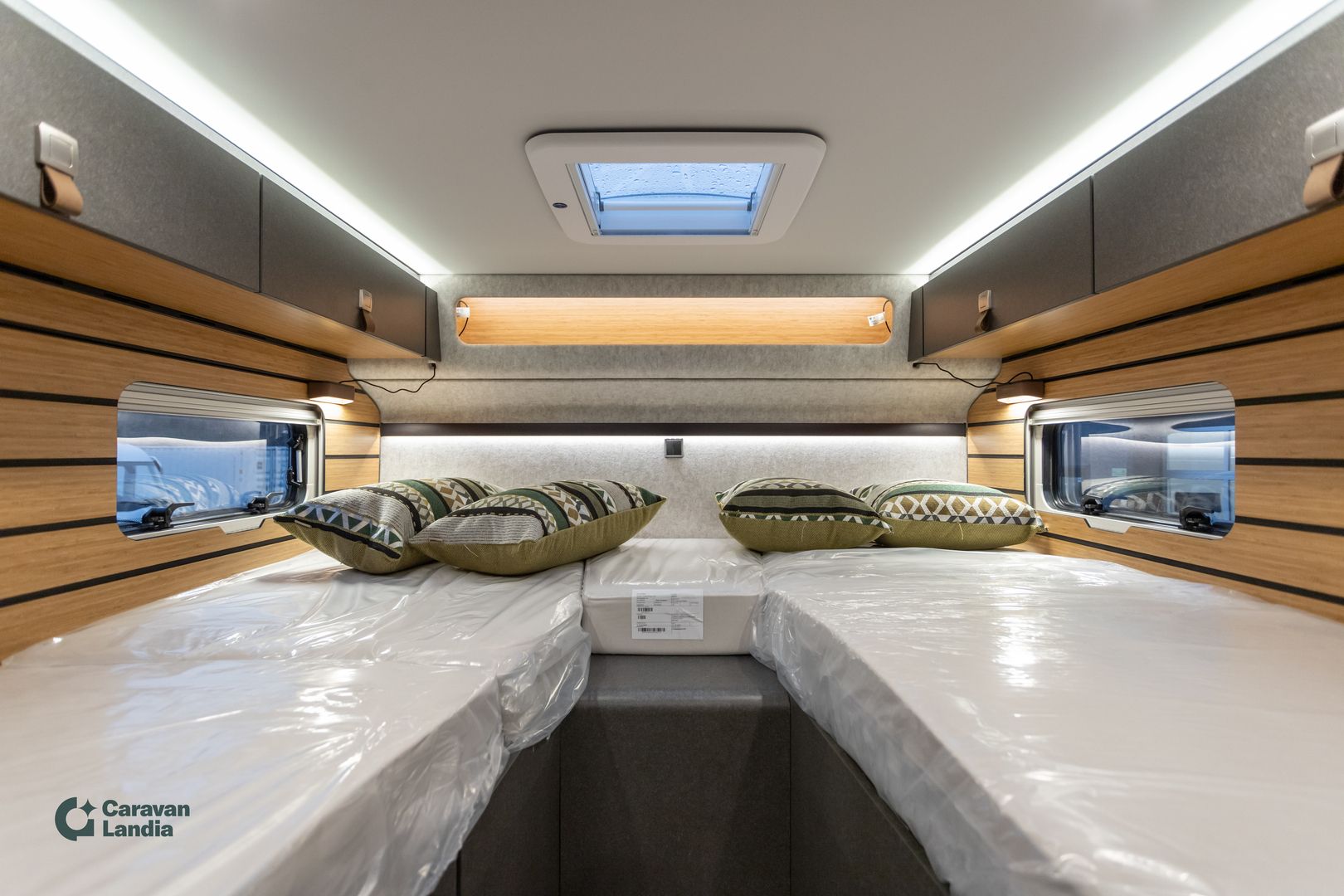 Kuva 14, Hymer ML-T 570 Cross Over 419 CDI 190 hv ** HETI TOIMITUKSEEN, AUTOMAATTI, ERILLISVUOTEET, NELIVETO **