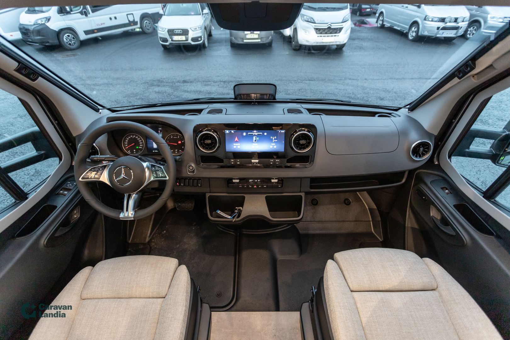 Hymer ML-T 570 Cross Over 419 CDI 190 hv ** HETI TOIMITUKSEEN, AUTOMAATTI, ERILLISVUOTEET, NELIVETO **, kuva 6