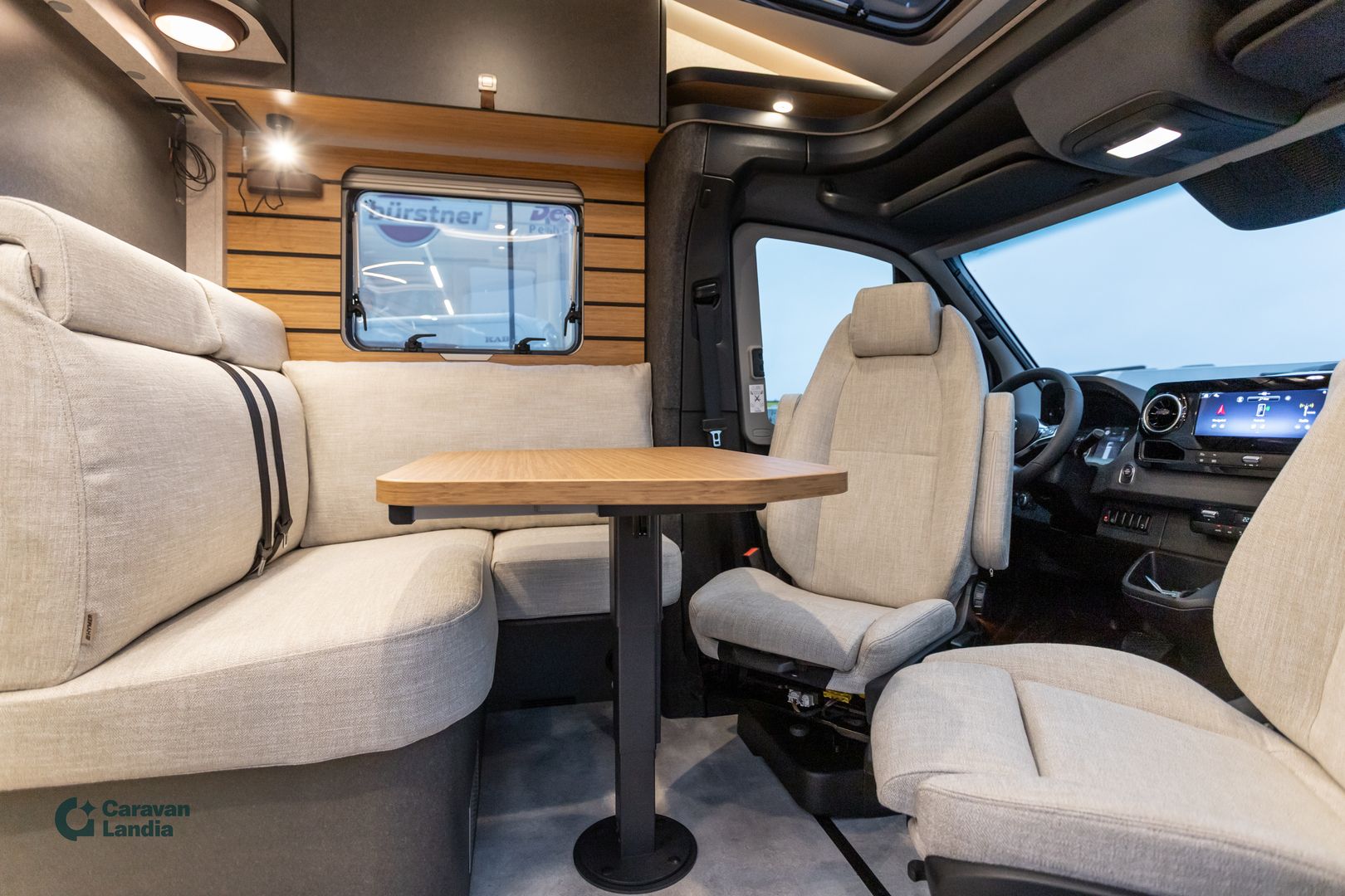 Hymer ML-T 570 Cross Over 419 CDI 190 hv ** HETI TOIMITUKSEEN, AUTOMAATTI, ERILLISVUOTEET, NELIVETO **, kuva 8