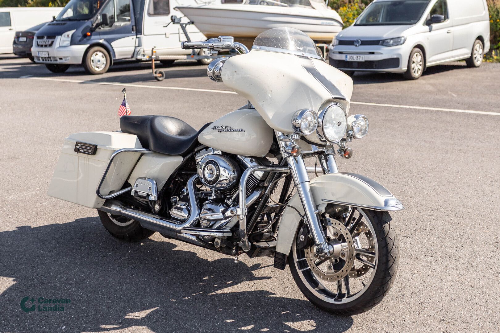 Kuva 1, Harley-Davidson Electra Glide Classic Standard Police (FLHTP) ** Rinehart-putkisto / Tuulilasi / Sivulaukut **