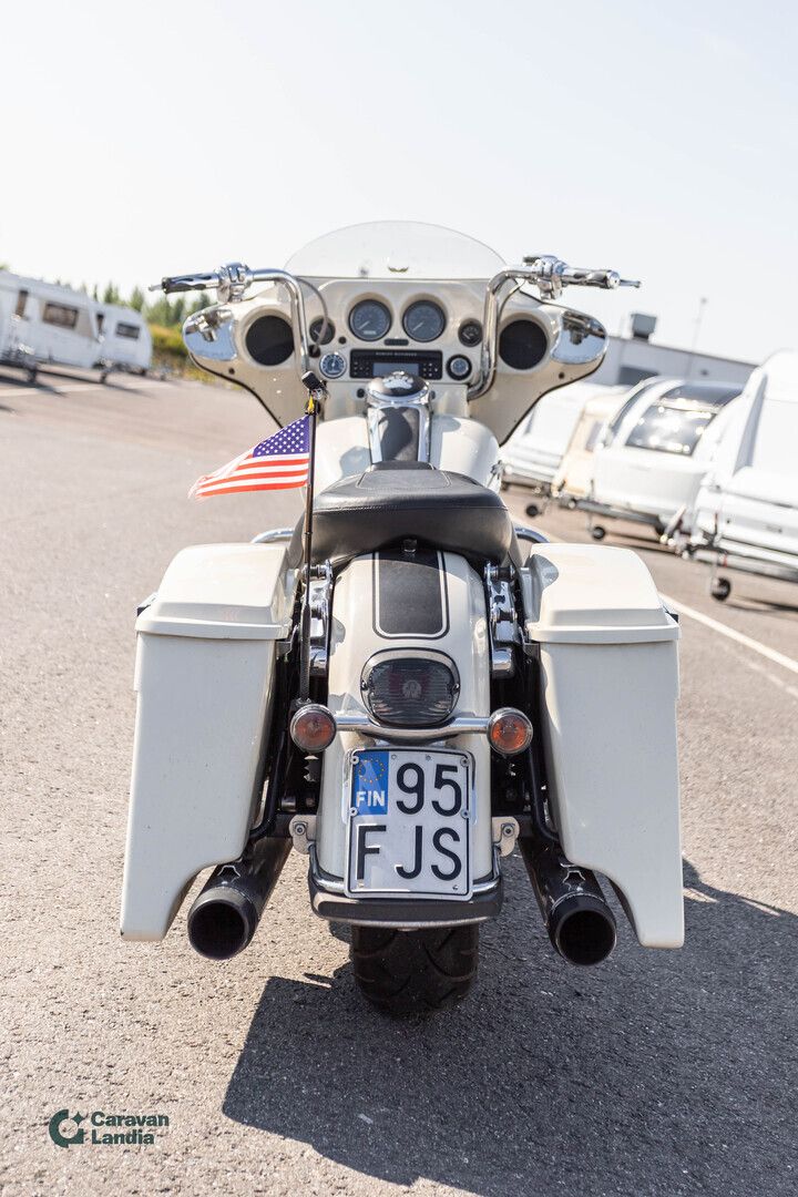 Kuva 5, Harley-Davidson Electra Glide Classic Standard Police (FLHTP) ** Rinehart-putkisto / Tuulilasi / Sivulaukut **
