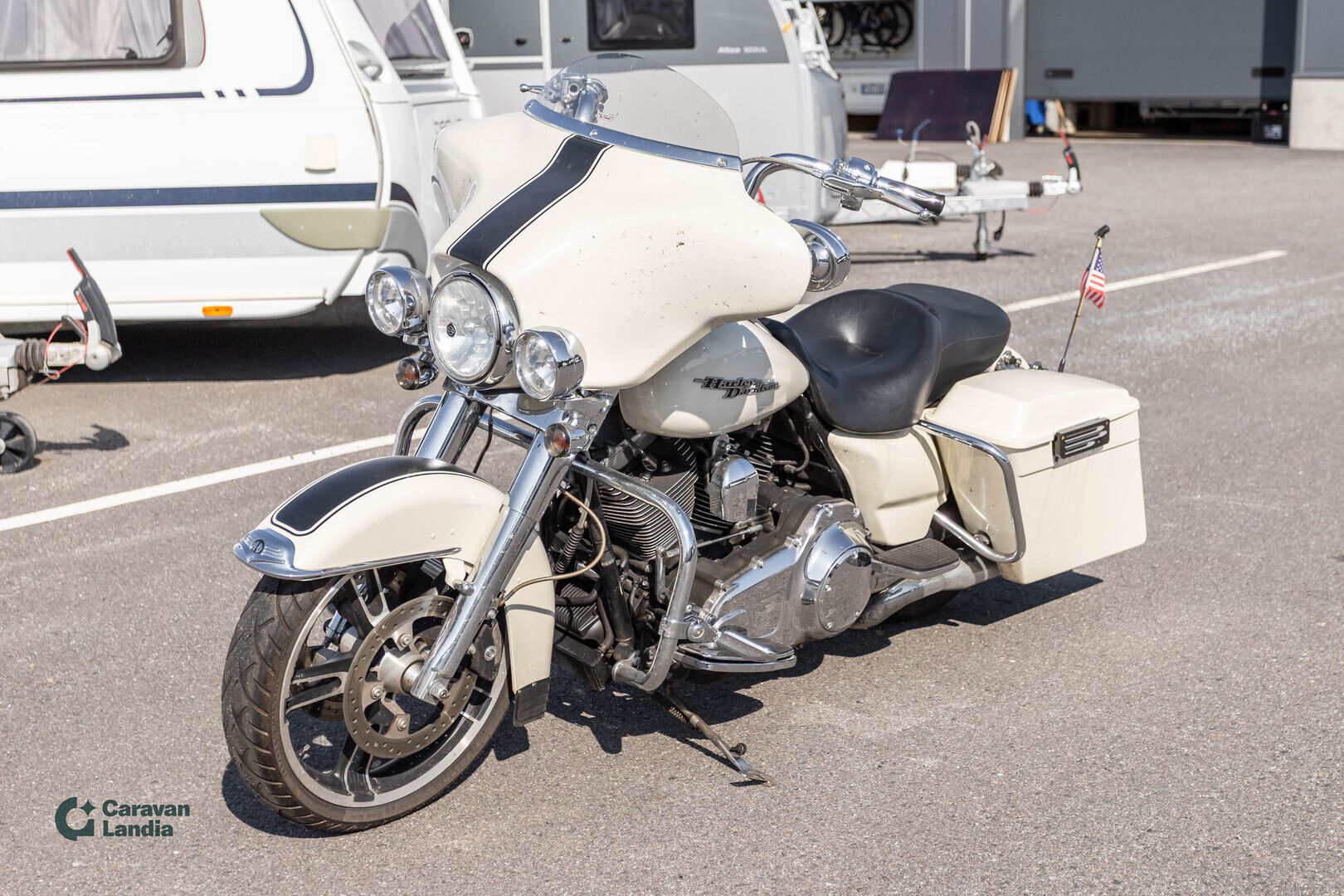 Kuva 8, Harley-Davidson Electra Glide Classic Standard Police (FLHTP) ** Rinehart-putkisto / Tuulilasi / Sivulaukut **