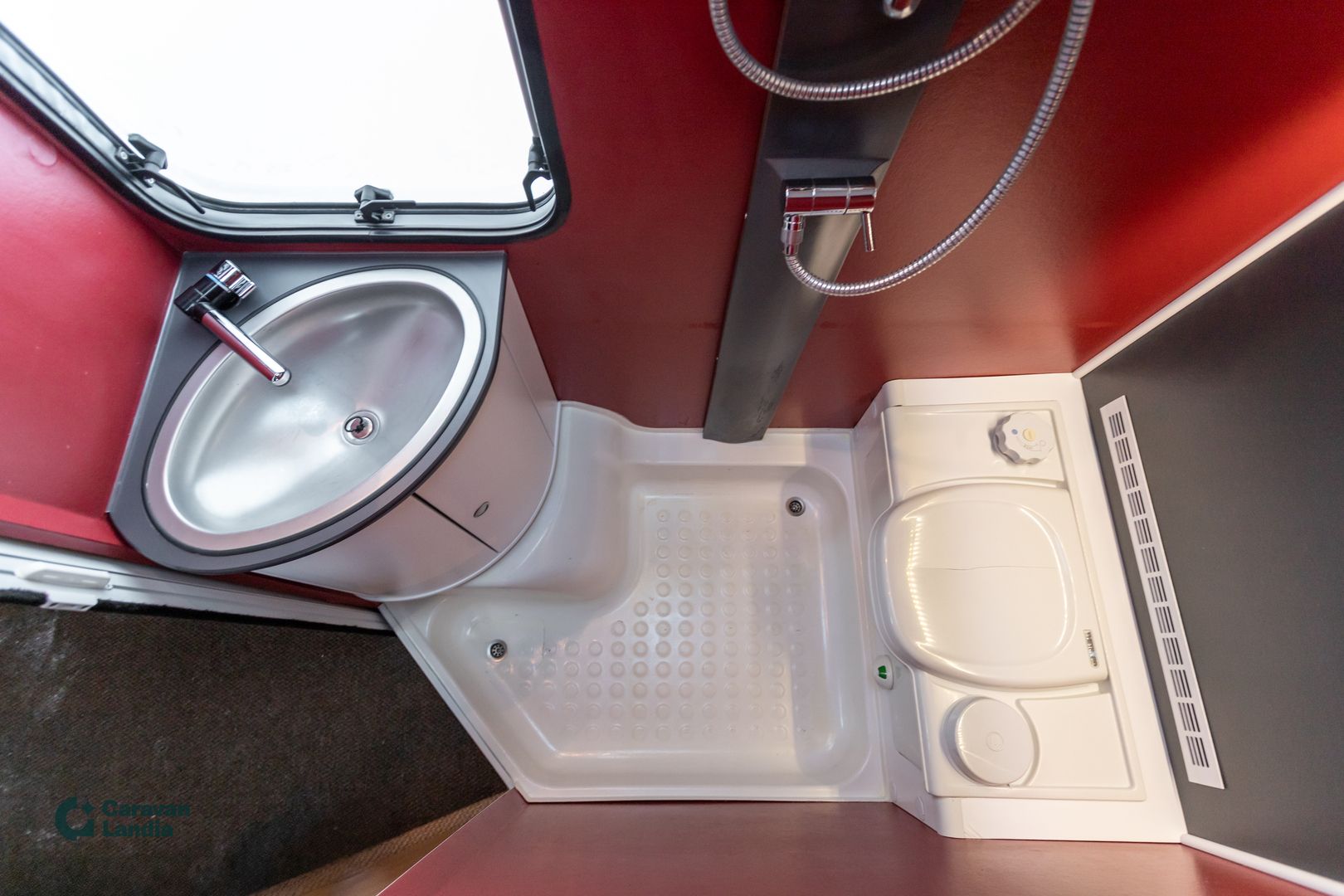 Kuva 13, Dethleffs Advantage T 5841 2.8 JTD 130hv ** ALDE, PITKITTÄINEN-PARIVUODE, ILMASTOINTI, ISO-PÖYTÄRYHMÄ **