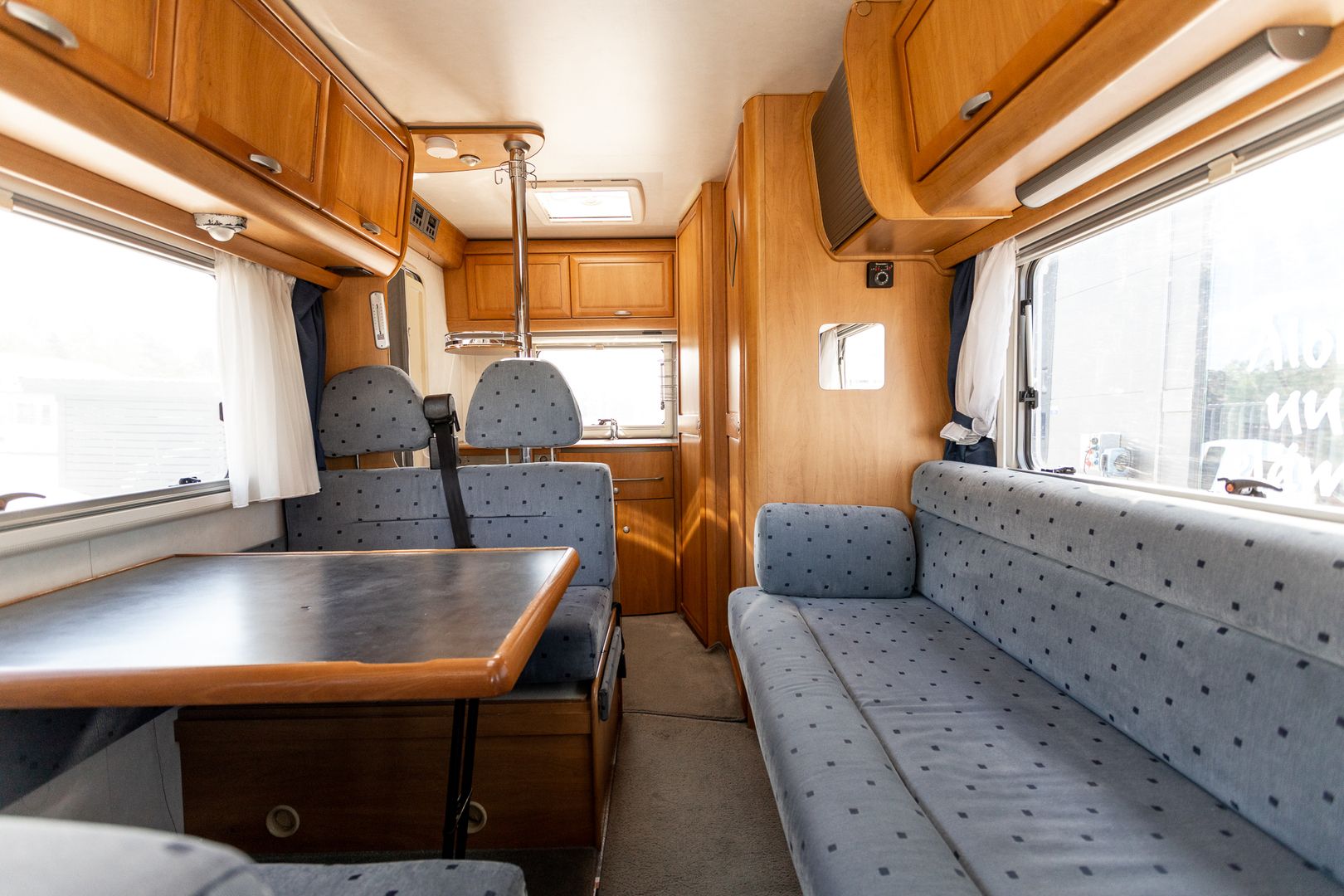 Kuva 7, Hymer B 544 2.8 JTD 128hv ** OHJAAMOILMASTOINTI, TRUMA, TAKAKEITTIÖ, HUBBET **