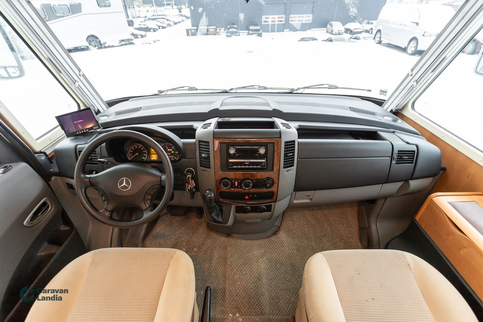 Kuva 5, Rapido 966M 315 CDI ** TRUMA-SÄHKÖPATRUUNA, ERILLISVUOTEET, HUBBET-YLÄVUODE **