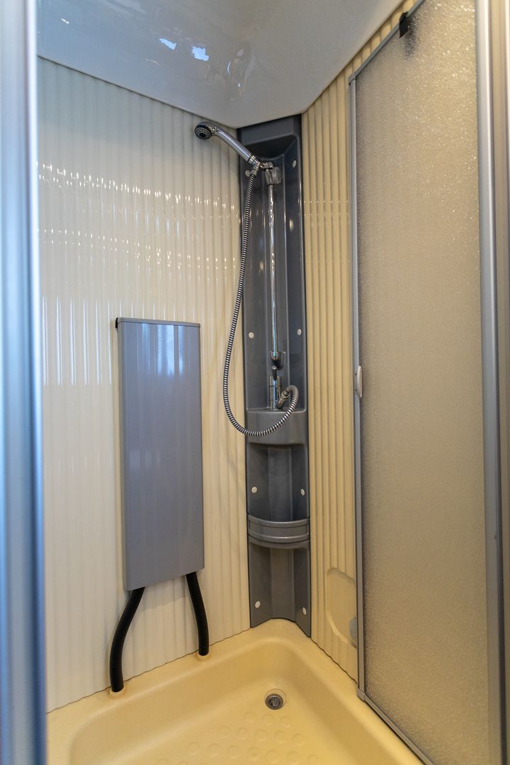 Kuva 21, Dethleffs Advantage T 7091 2.3 Mjet 159hv ** ALDE (KAASU/SÄHKÖ), PITKITTÄINEN PARIVUODE, TAKA WC **