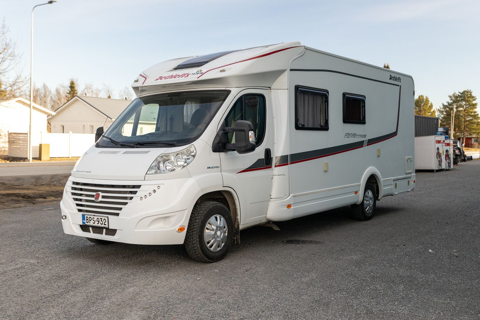 Kuva 5, Dethleffs Advantage T 7091 2.3 Mjet 159hv ** ALDE (KAASU/SÄHKÖ), PITKITTÄINEN PARIVUODE, TAKA WC **