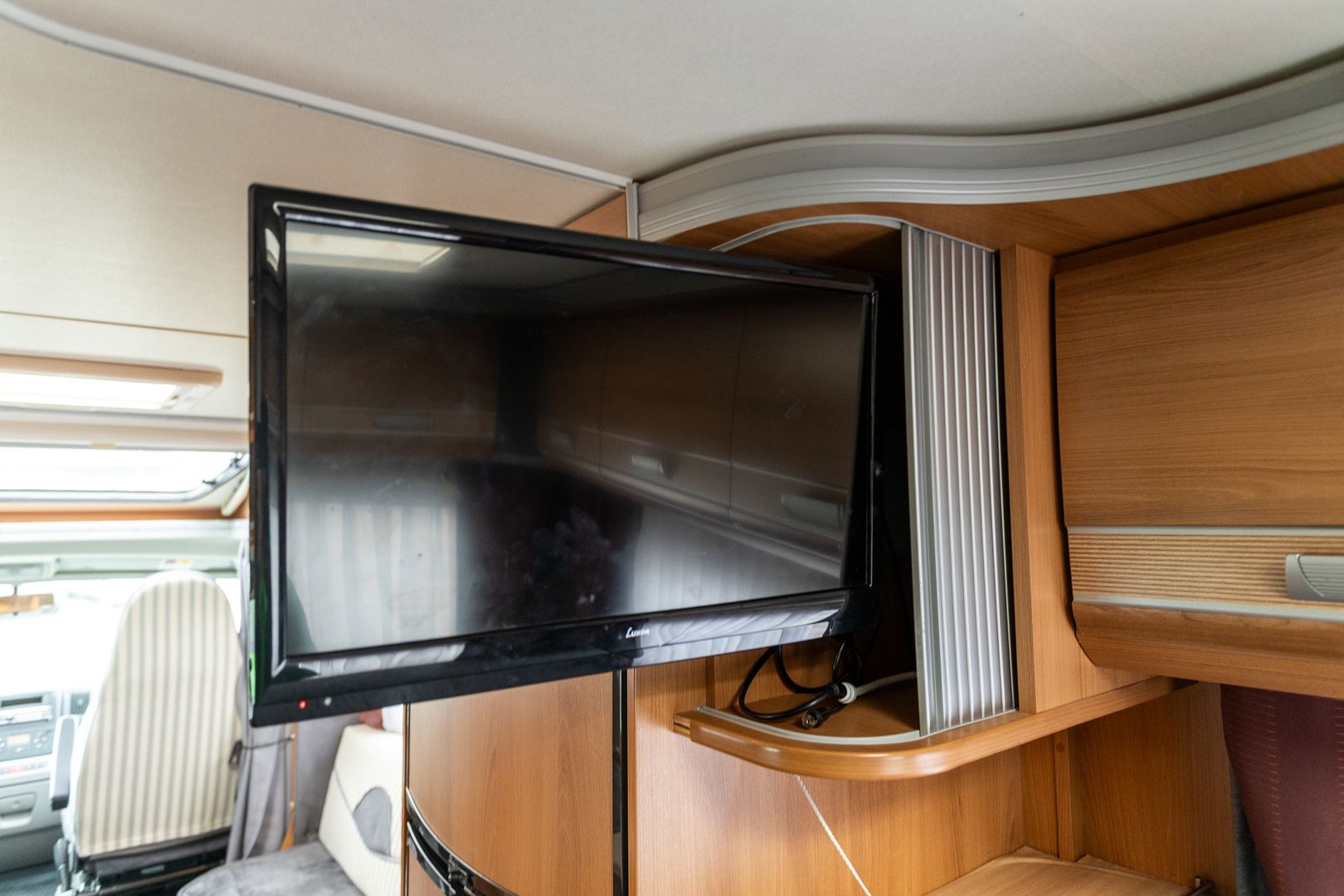 Kuva 31, Dethleffs Advantage T 6501 B 2.3 Mjet 130hv ** WEBASTO, ALDE (KAASU/SÄHKÖ), PITKITTÄINEN PARIVUODE **