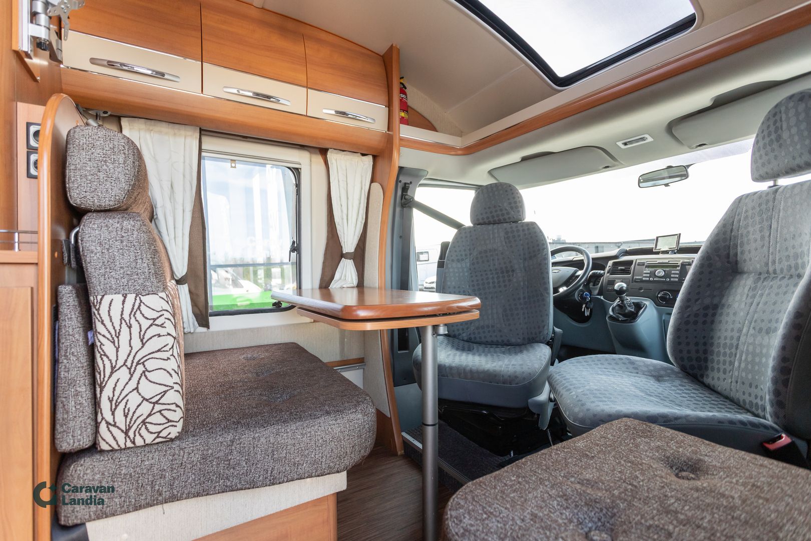 Kuva 8, Hobby T 500 FSC 2.2 TDCi 140hv ** TRUMA-SÄHKÖPATRUUNA, PARIVUODE, MARKIISI **