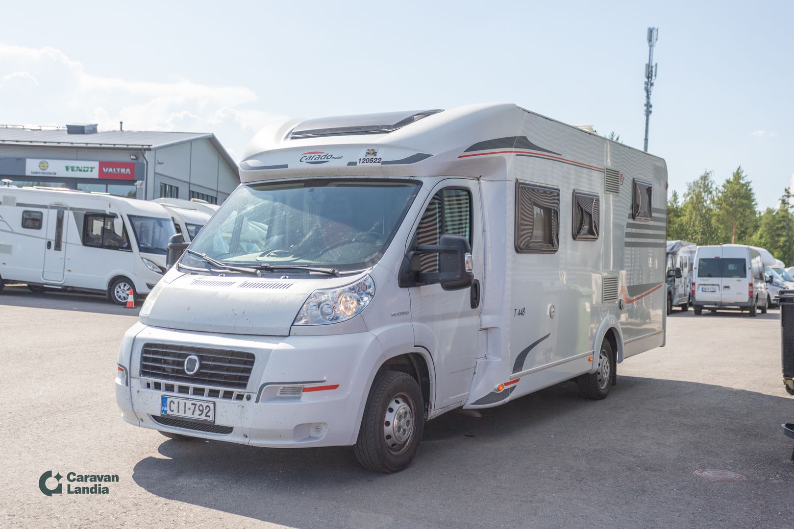 Kuva 4, Carado T 448 2.3 Mjet 130hv ** TRUMA SÄHKÖPATRUUNA, ERILLISVUOTEET, MARKIISI **