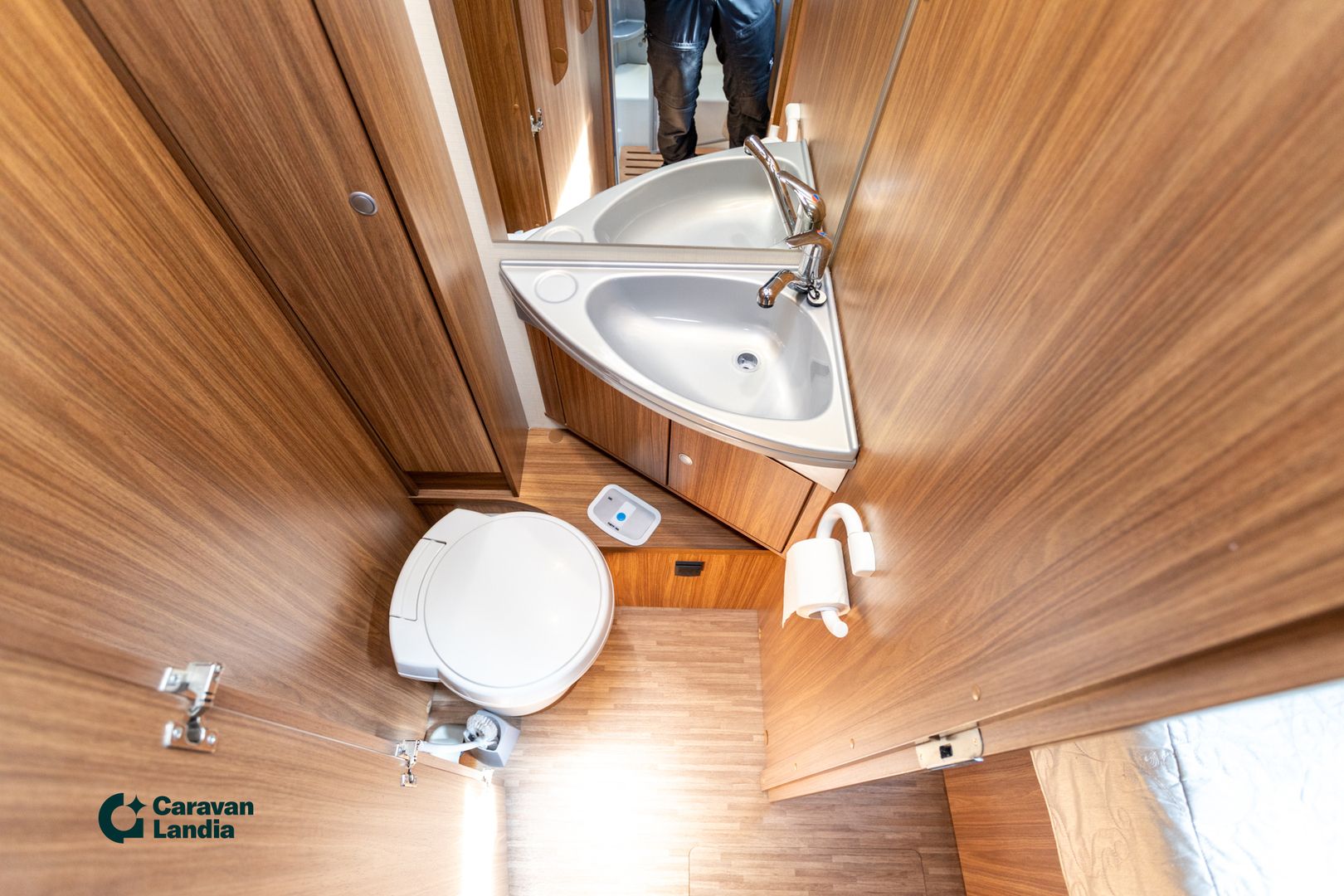 Carado T 449 2.3 Mjet 150hv ** TRUMA (KAASU/SÄHKÖ), SAAREKEVUODE, HUBBET LASKUVUODE **, kuva 14