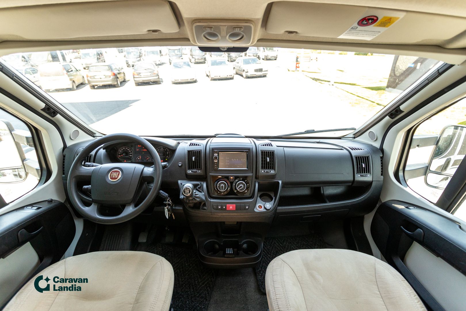 Kuva 6, Carado T 449 2.3 Mjet 150hv ** TRUMA (KAASU/SÄHKÖ), SAAREKEVUODE, HUBBET LASKUVUODE  **