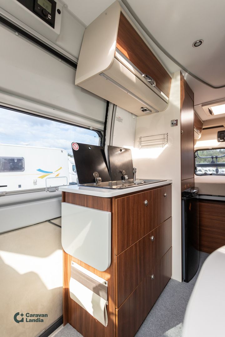 Kuva 8, Adria Twin 600 SP Platinum 2.3 Mjet 130hv ** TRUMA-SÄHKÖPATRUUNA, PARIVUODE, MARKIISI **