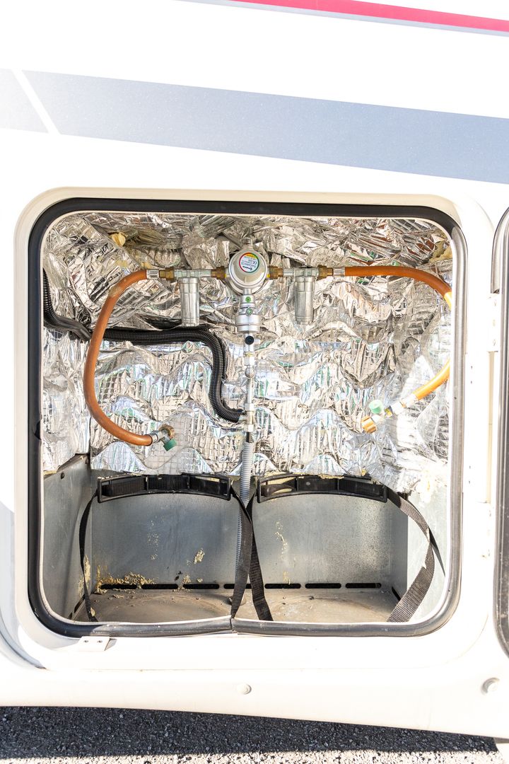 Kuva 36, Rapido 866F 2.3 Mjet 150hv ** AUTOMAATTI, TRUMA (KAASU/SÄHKÖ), ERILLISVUOTEET **