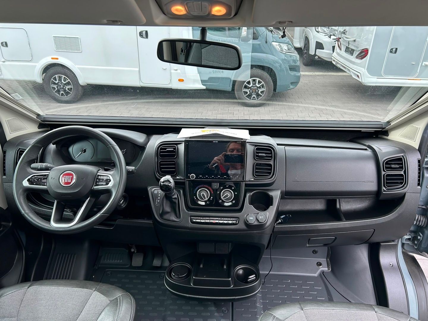 Kuva 4, Adria Twin Supremem 640 SGX 2.2 Mjet 160hv ** LASKETTAVA VUODE, TRUMA, SAAPUU PIAN, TODELLA NÄYTTÄVÄ **