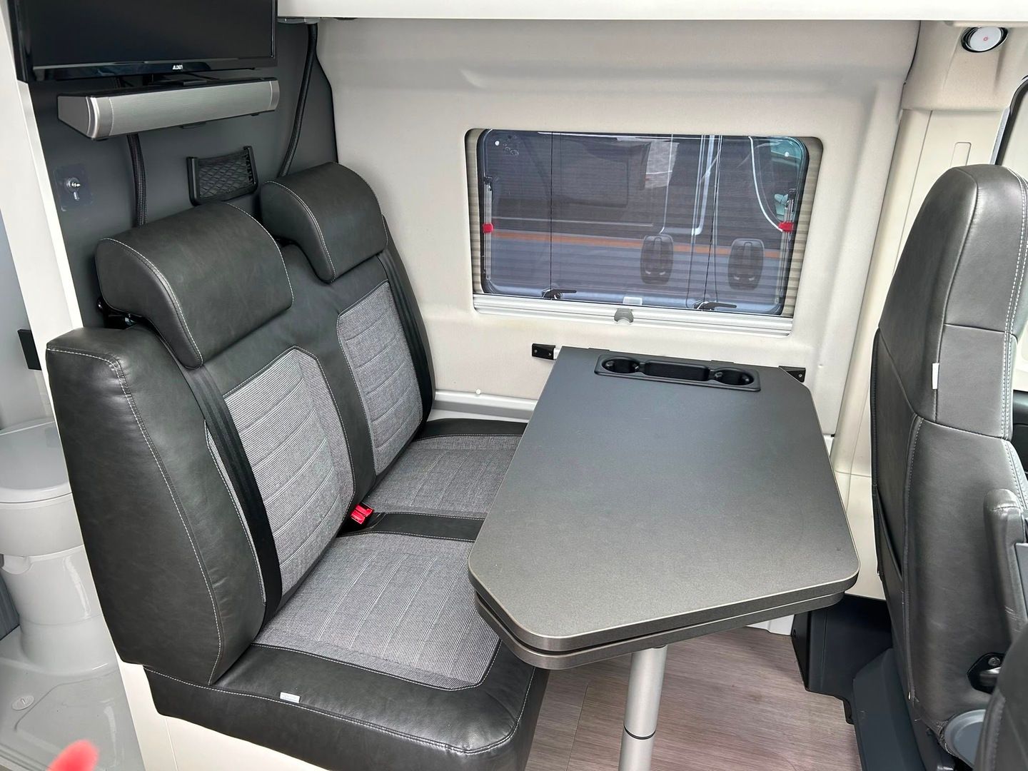 Kuva 7, Adria Twin Supremem 640 SGX 2.2 Mjet 160hv ** LASKETTAVA VUODE, TRUMA, SAAPUU PIAN, TODELLA NÄYTTÄVÄ **