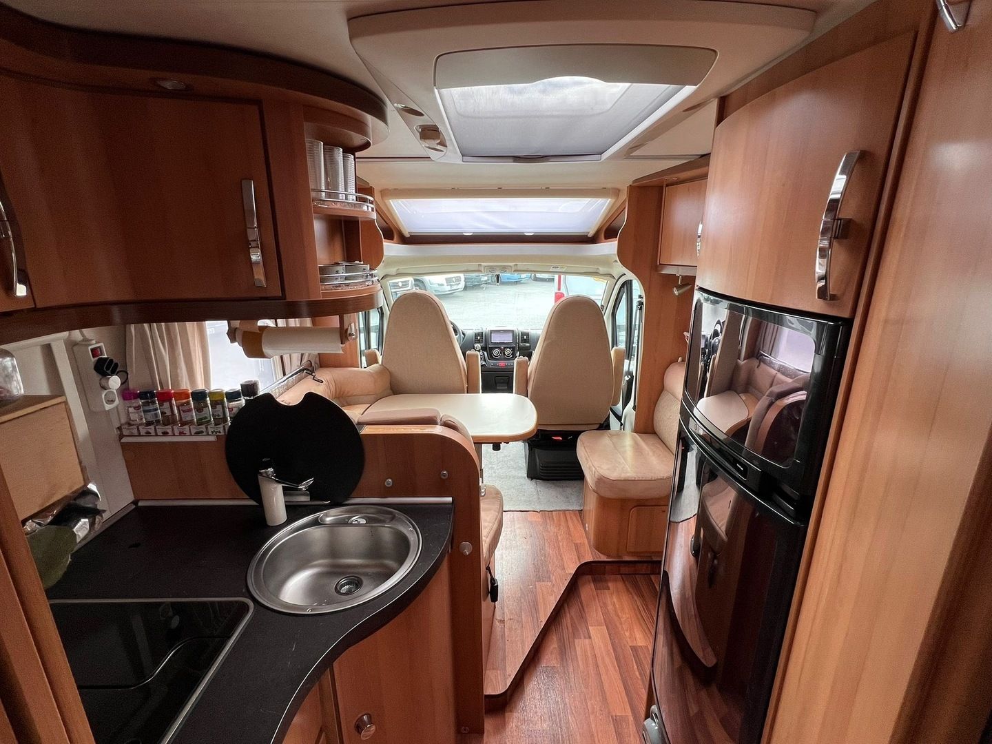 Hymer Bianco Line T 698 CL 3.0 Mjet 180hv ** SAAREKEVUODE, HUIPPU VARUSTELU, JUURI SAAPUNUT **, kuva 5