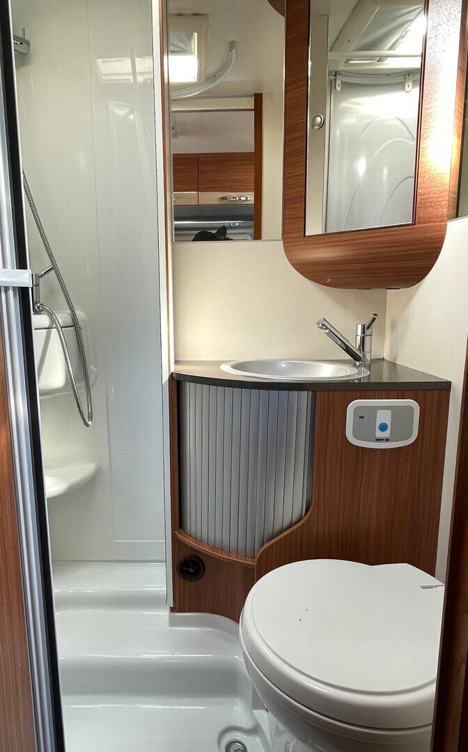 Kuva 10, Adria Compact SP 2.3 Mjet, 130hv ** TRUMA, AURINKOPANEELI, MARKIISI **