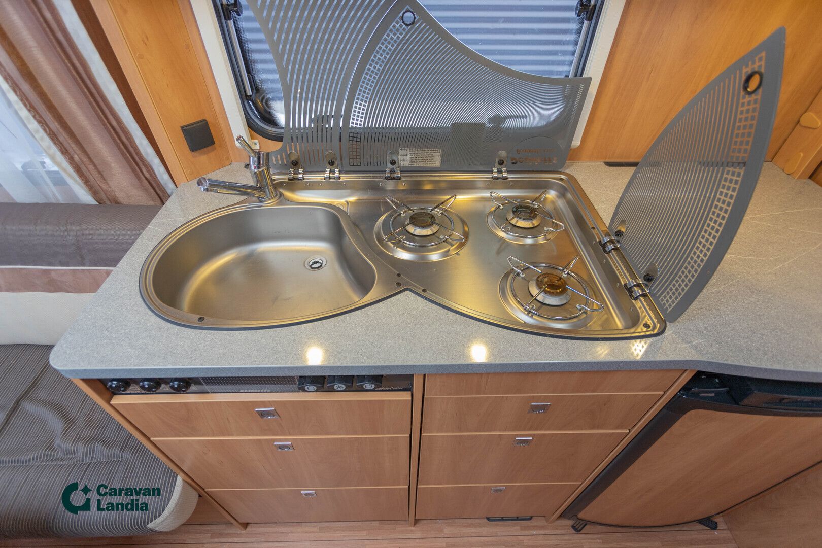 Dethleffs CAMPER 730 FKR ** ALDE, KERROSVUODE, PITKITTÄINEN PARIVUODE **, kuva 12