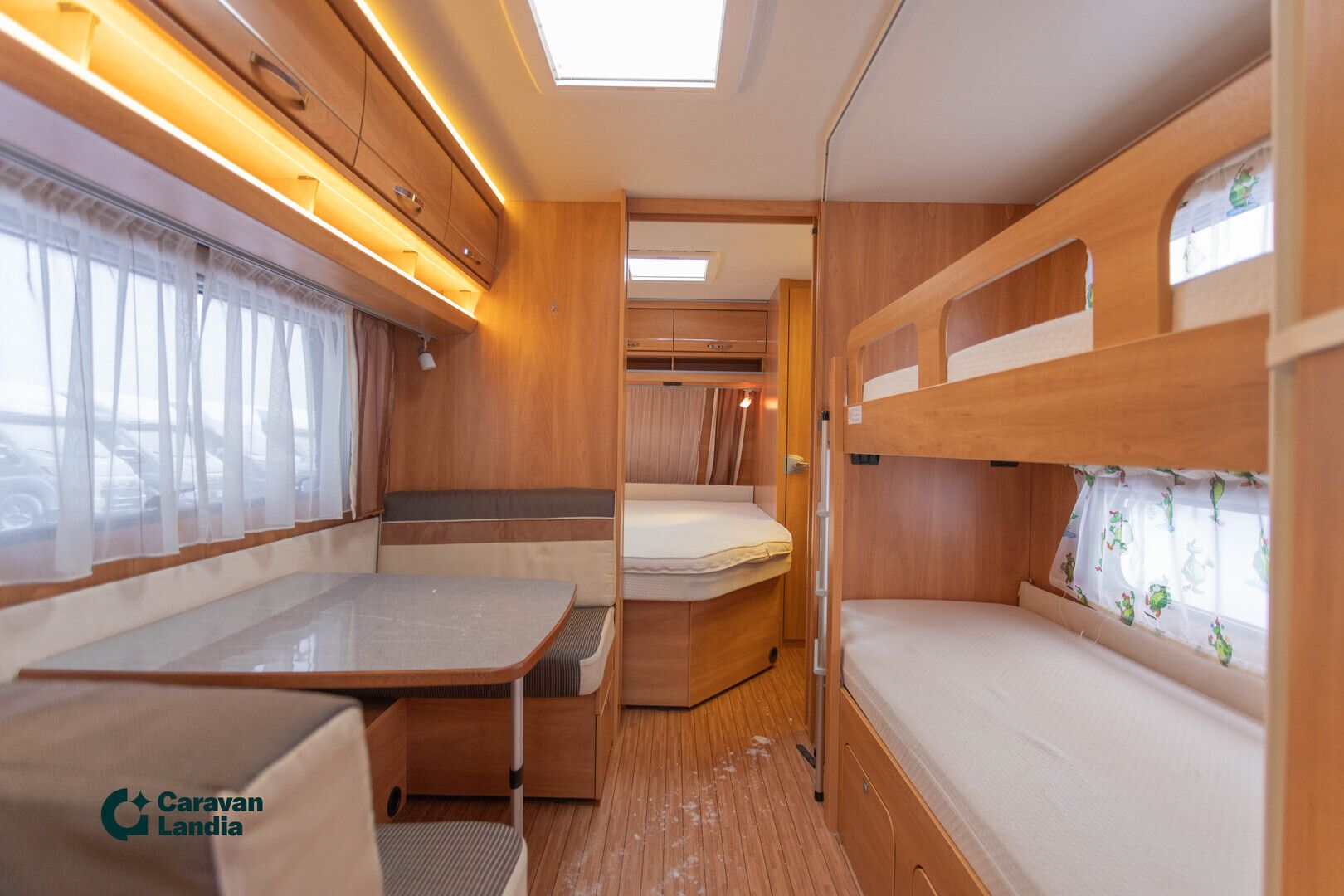 Dethleffs CAMPER 730 FKR ** ALDE, KERROSVUODE, PITKITTÄINEN PARIVUODE **, kuva 13