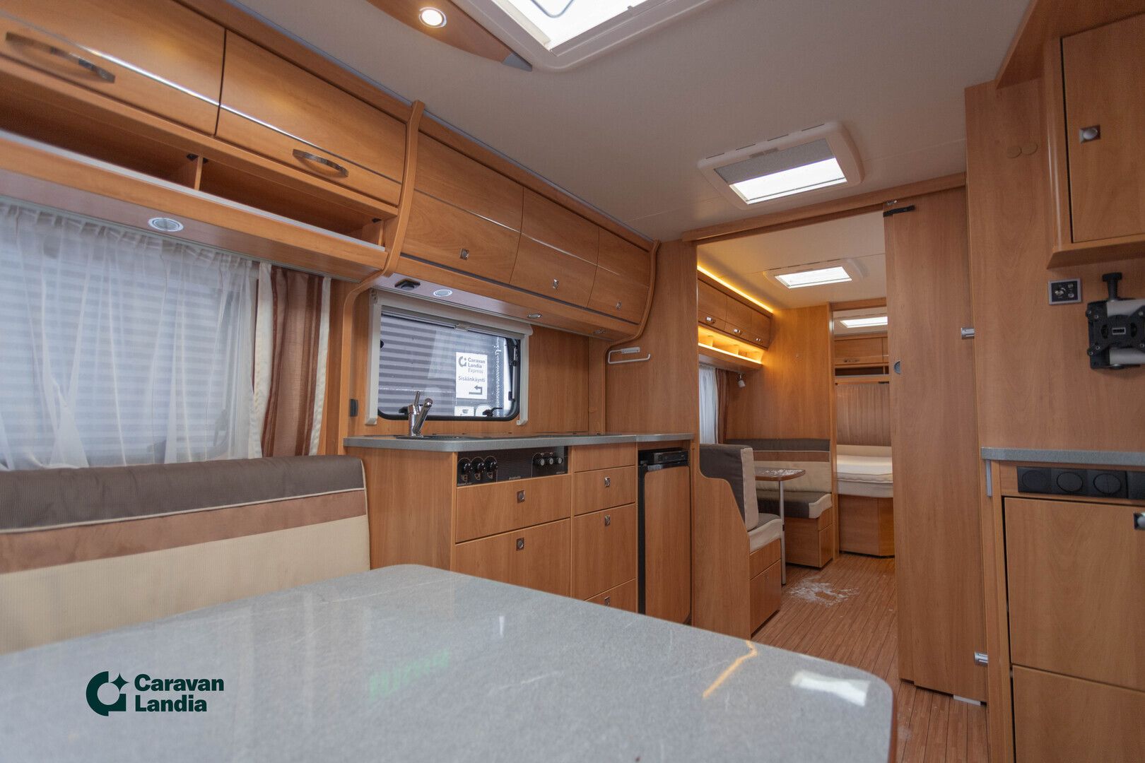 Dethleffs CAMPER 730 FKR ** ALDE, KERROSVUODE, PITKITTÄINEN PARIVUODE **, kuva 8