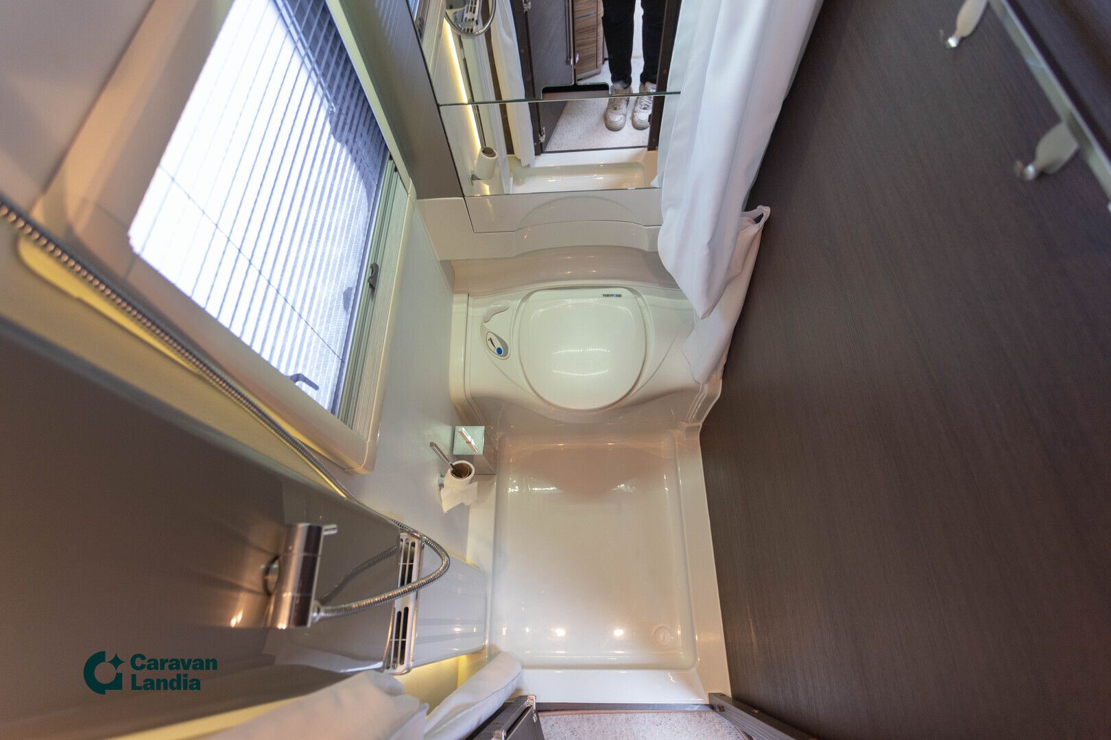 Kuva 16, Adria Astella 563 PU Glam Edition ** ALDE, PITKITTÄINEN-PARIVUODE, INVERTTERI **