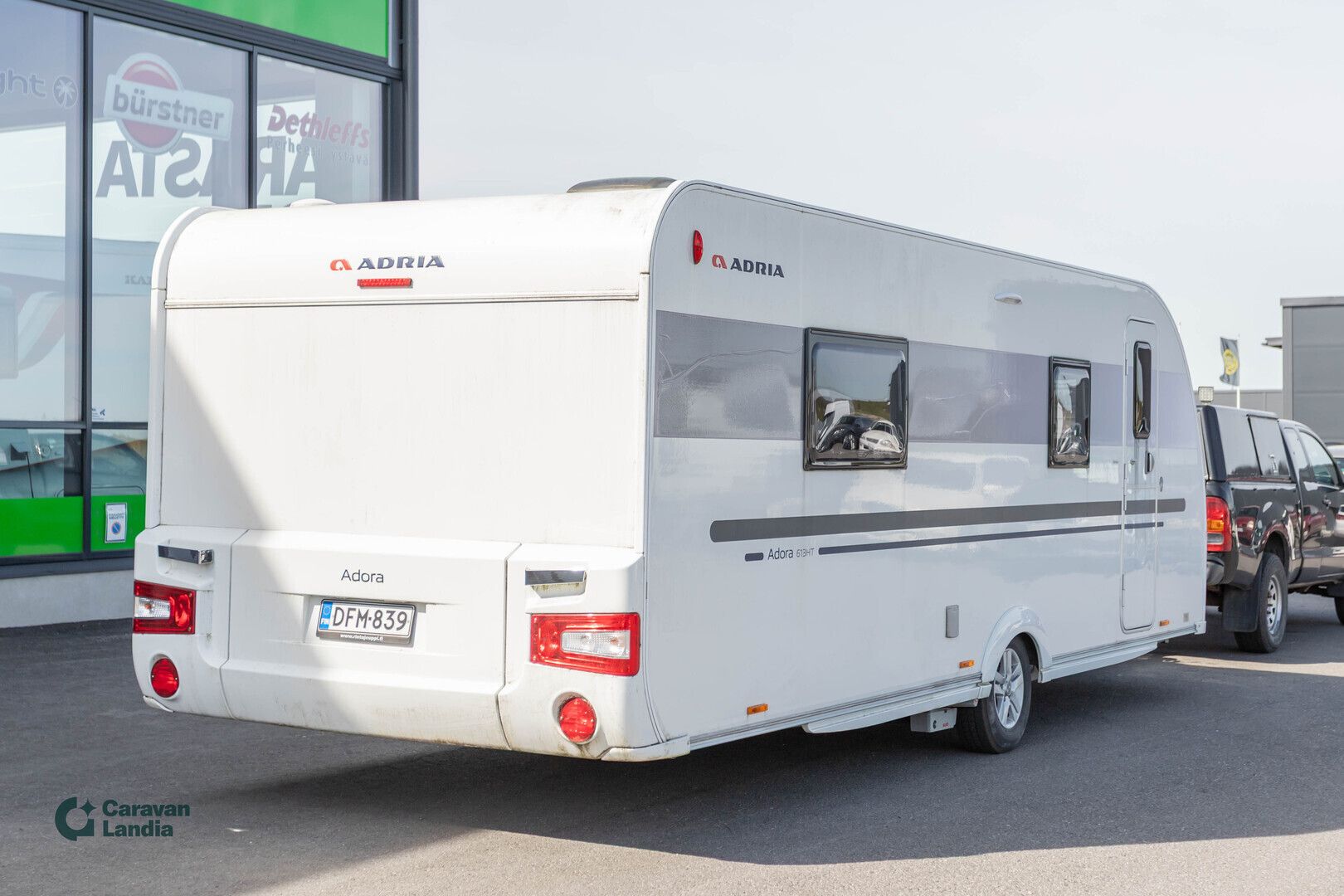 Kuva 2, Adria Adora 613 HT ** ALDE, ERILLISVUOTEET, ETUKEITTIÖ, MOVER **