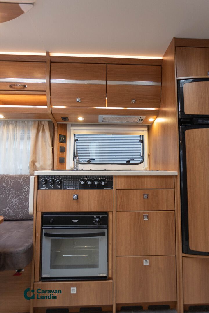 Dethleffs NOMAD 730 FKR ** ALDE, KERROSVUODE, AURINKOPANEELI **, kuva 11