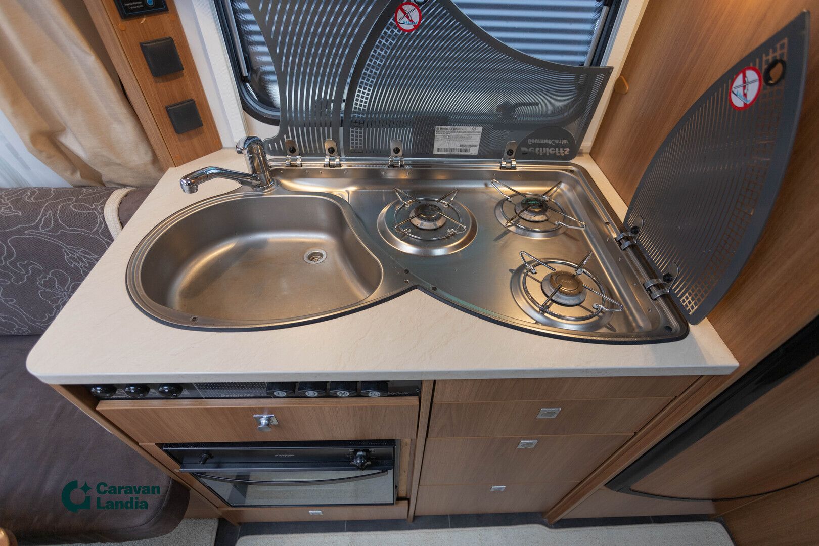 Dethleffs NOMAD 730 FKR ** ALDE, KERROSVUODE, AURINKOPANEELI **, kuva 12