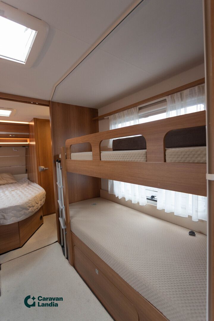 Dethleffs NOMAD 730 FKR ** ALDE, KERROSVUODE, AURINKOPANEELI **, kuva 15