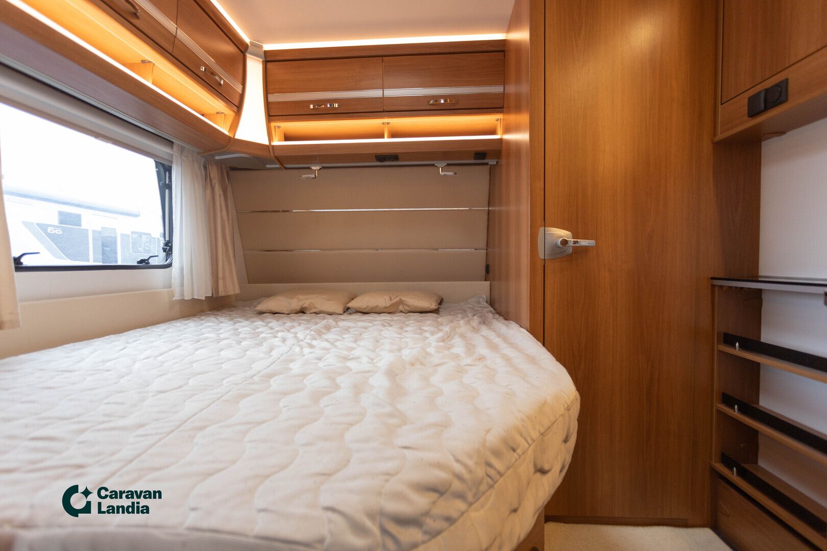 Dethleffs NOMAD 730 FKR ** ALDE, KERROSVUODE, AURINKOPANEELI **, kuva 19