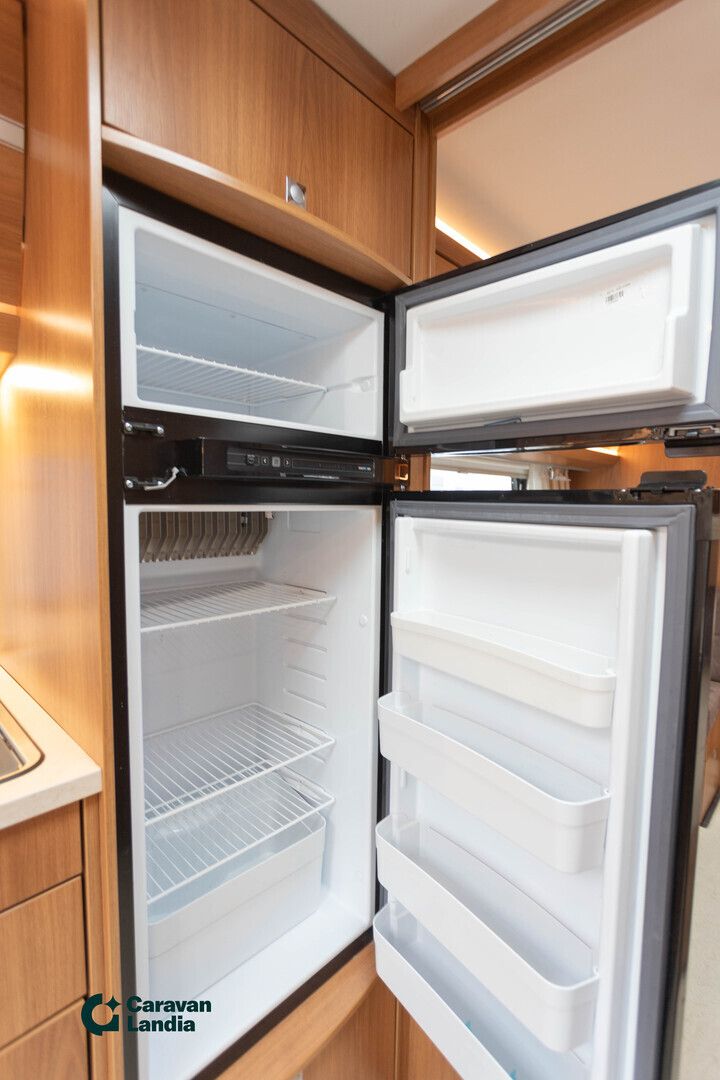 Dethleffs NOMAD 730 FKR ** ALDE, KERROSVUODE, AURINKOPANEELI **, kuva 20