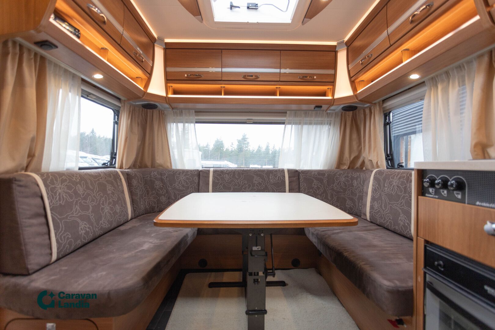 Dethleffs NOMAD 730 FKR ** ALDE, KERROSVUODE, AURINKOPANEELI **, kuva 7