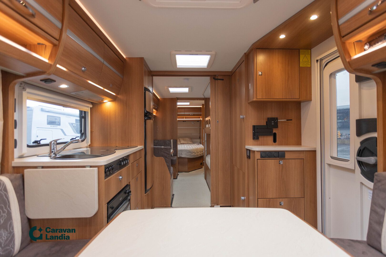 Dethleffs NOMAD 730 FKR ** ALDE, KERROSVUODE, AURINKOPANEELI **, kuva 9