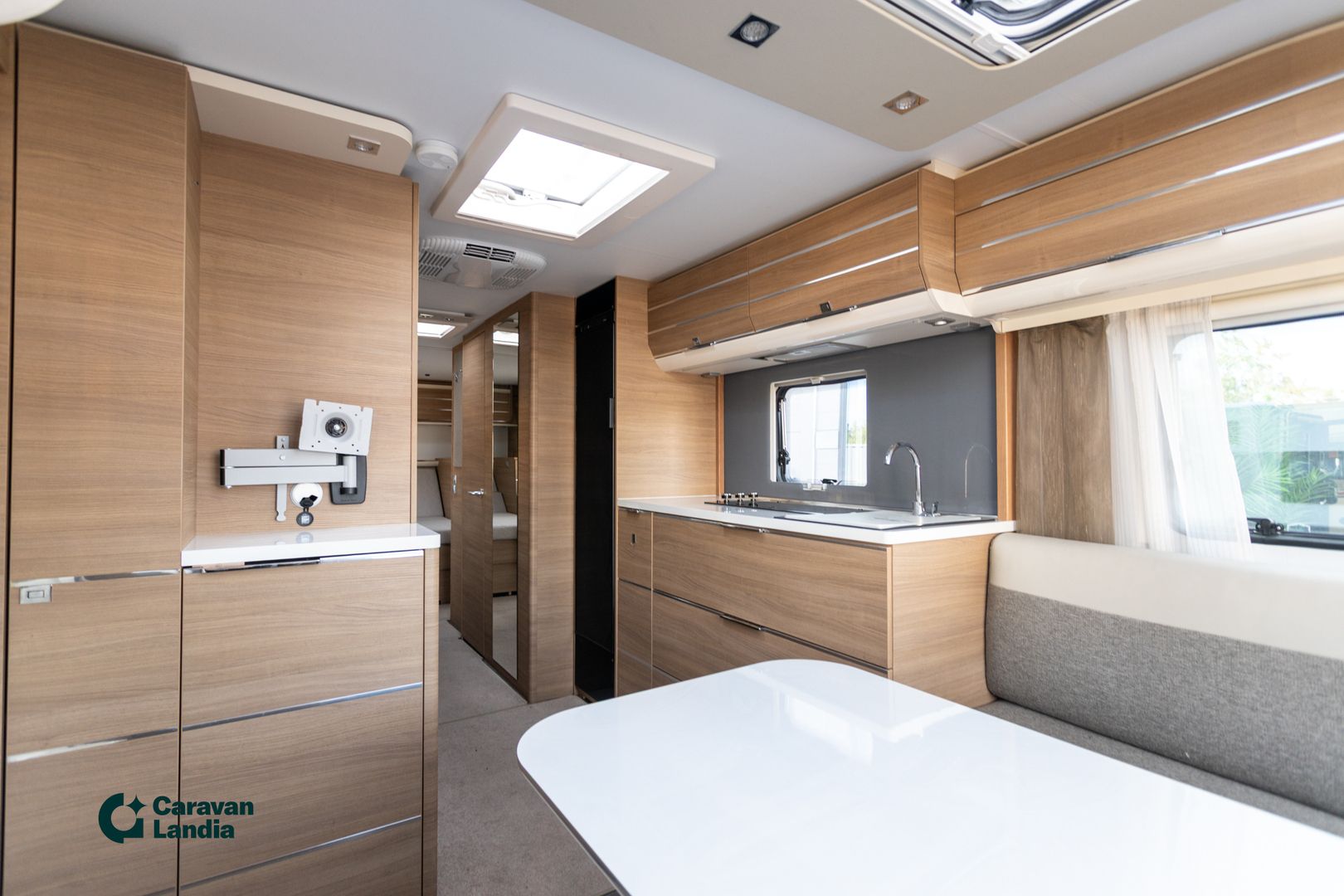 Adria Adora 753 UC ** ALDE (KAASU/SÄHKÖ), SAAREKEVUODE, 2xYLÄVUODE, ILMASTOINTI **, kuva 8