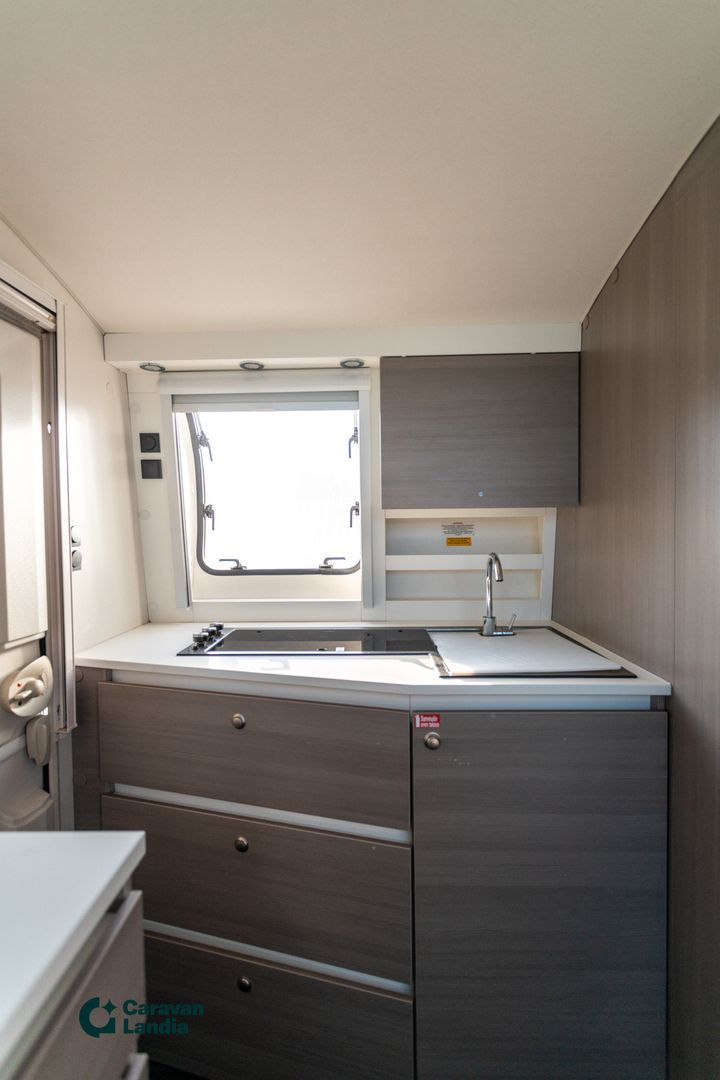 Kuva 12, Adria Action 361 LH ** TRUMA (KAASU/SÄHKÖ), LATTIALÄMMITYS, ERILLISVUOTEET **