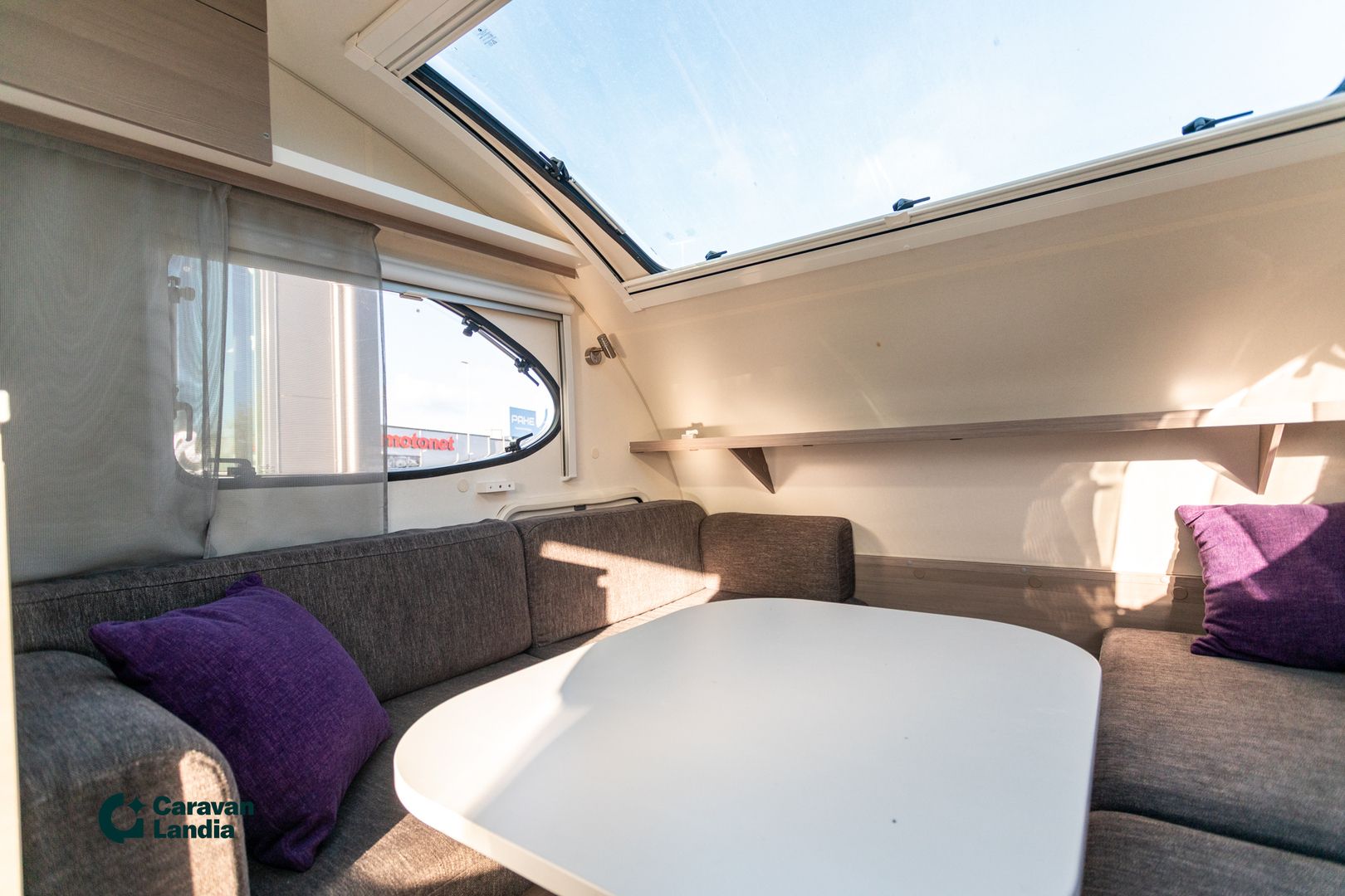 Kuva 7, Adria Action 361 LH ** TRUMA (KAASU/SÄHKÖ), LATTIALÄMMITYS, ERILLISVUOTEET **