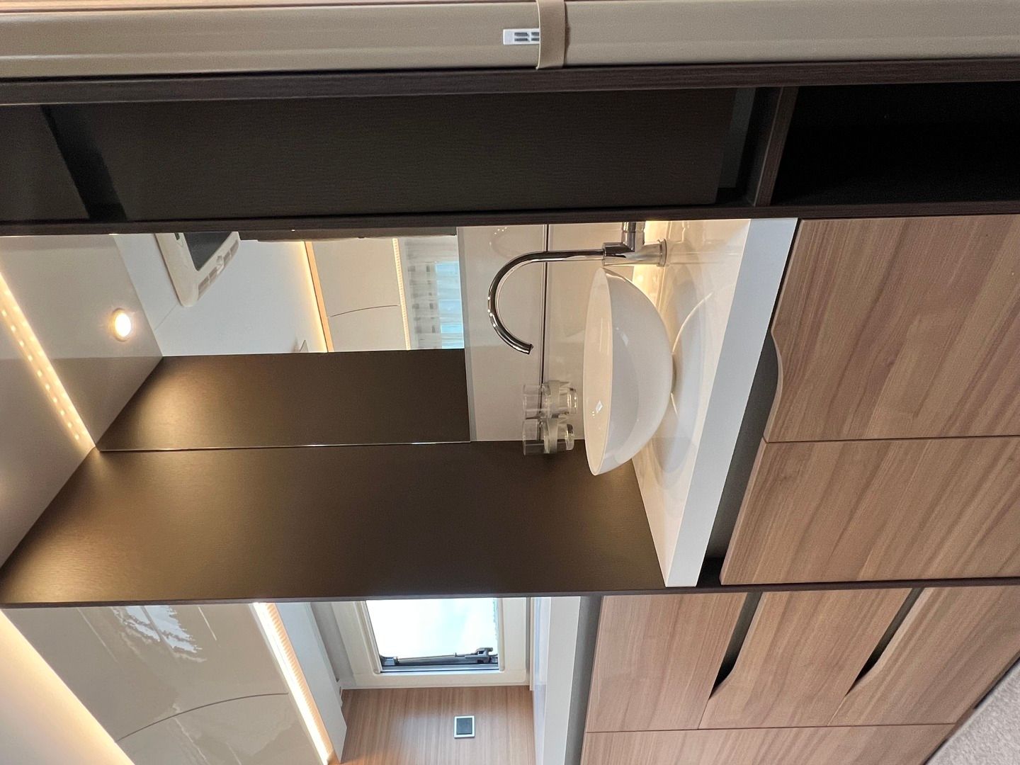 Kuva 11, Adria Alpina 763 UK 763 UK ** ALDE, ILMASTOINTI, KERROSVUODE **